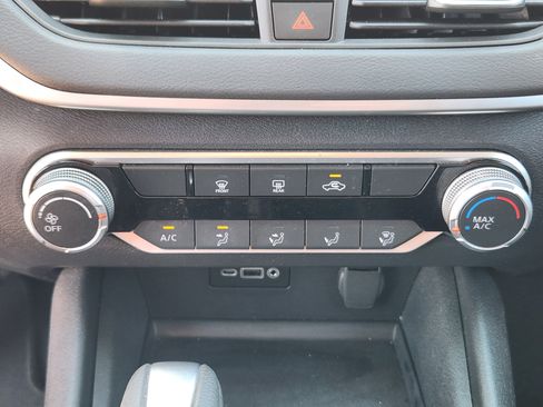 Used 2022 Nissan Altima 2.5 SV FWD image 14