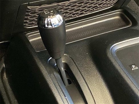 Used 2017 Jeep Wrangler Unlimited Sahara image 28