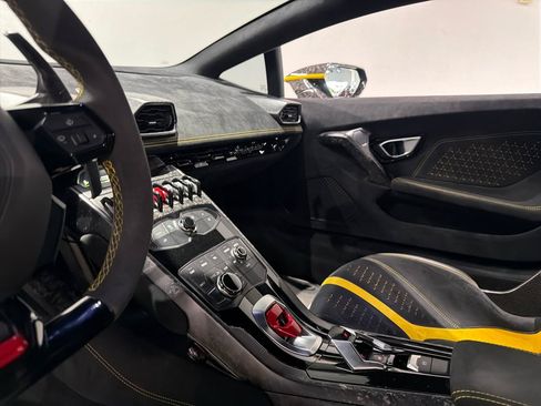 Used 2018 Lamborghini Huracan AWD/4WD image 27