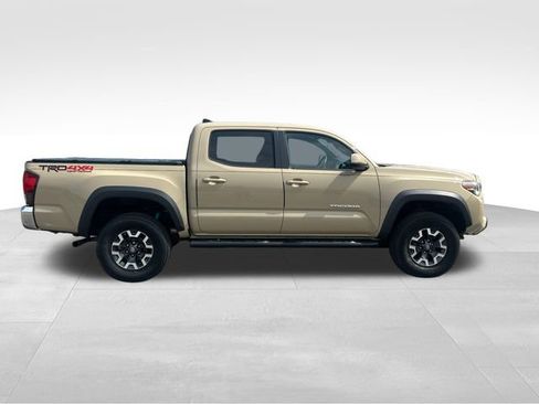 Used 2018 Toyota Tacoma TRD Off-Road image 6