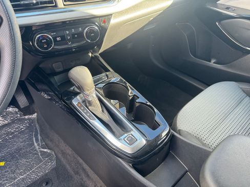 Used 2025 Chevrolet Trax LT image 35