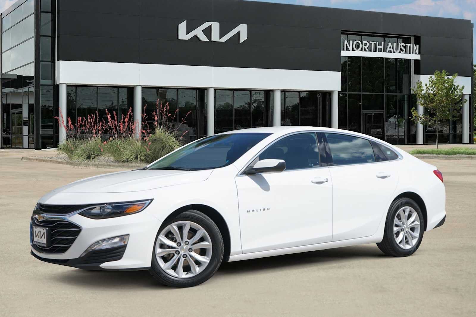 Used 2025 Chevrolet Malibu LT FWD image 1