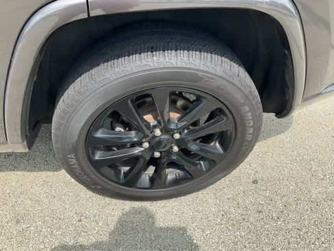 Used 2019 Jeep Grand Cherokee Altitude AWD/4WD image 21