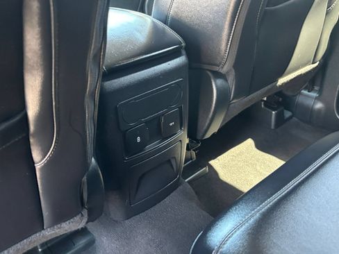 Used 2024 Ford Explorer XLT w/ Equipment Group 202A RWD image 20