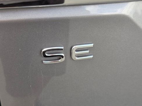 Used 2025 Volkswagen Atlas SE FWD image 14