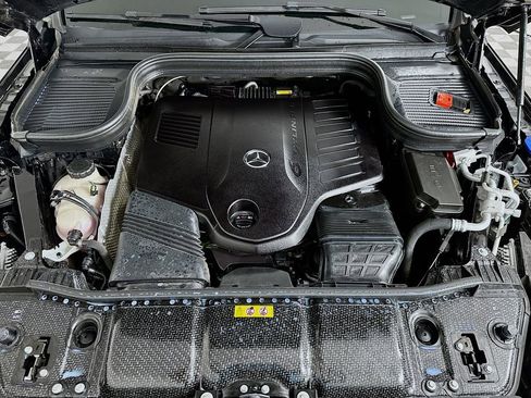 Used 2025 Mercedes-Benz GLS 450 4MATIC image 31