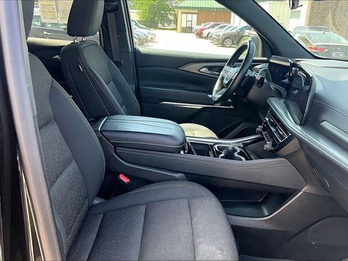 Used 2024 Chevrolet Traverse LT FWD image 29