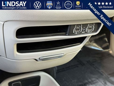 Used 2023 Chrysler Pacifica Touring-L image 19