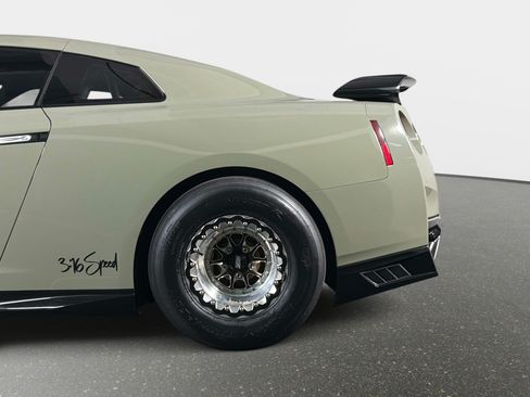 Used 2021 Nissan GT-R Premium AWD/4WD image 16