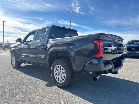 Used 2025 Toyota Tacoma SR5 image 4