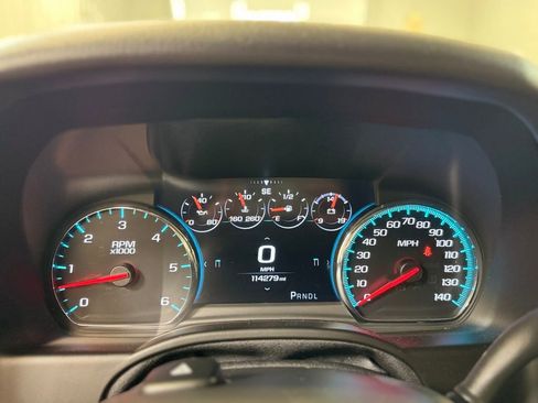 Used 2019 Chevrolet Suburban Premier w/ Premier Plus Edition AWD/4WD image 35