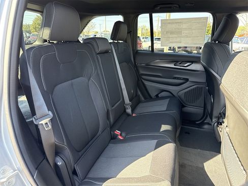 New 2025 Jeep Grand Cherokee Laredo image 25