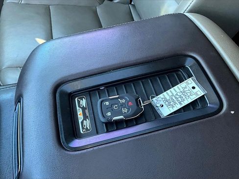 Used 2020 Chevrolet Suburban Premier image 33