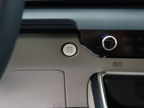 New 2026 Kia Carnival EX FWD image 41