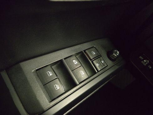 Used 2020 Toyota Tacoma SR AWD/4WD image 27