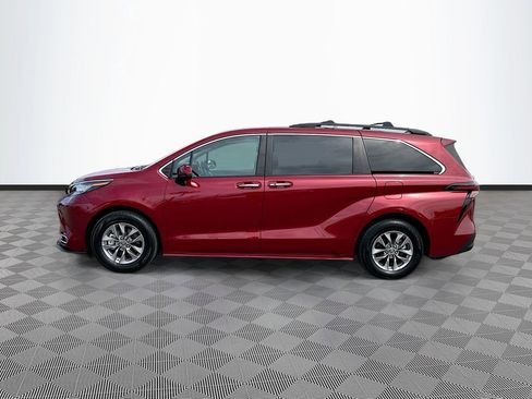 Used 2023 Toyota Sienna XLE FWD image 4