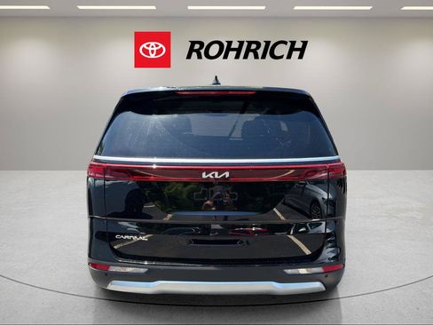 Used 2023 Kia Carnival EX FWD image 7