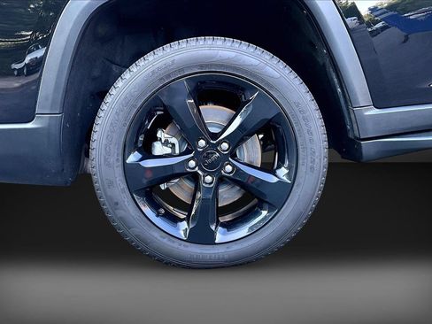 Used 2025 Jeep Grand Cherokee L Limited w/ Black Appearance Package AWD/4WD image 37