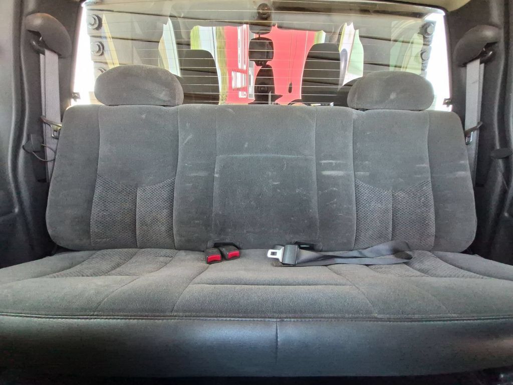 Used 2004 Chevrolet Silverado 2500 LS w/ Skid Plate Package AWD/4WD image 6