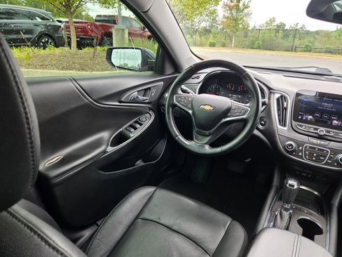 Used 2020 Chevrolet Malibu LT w/ Leather Package image 9