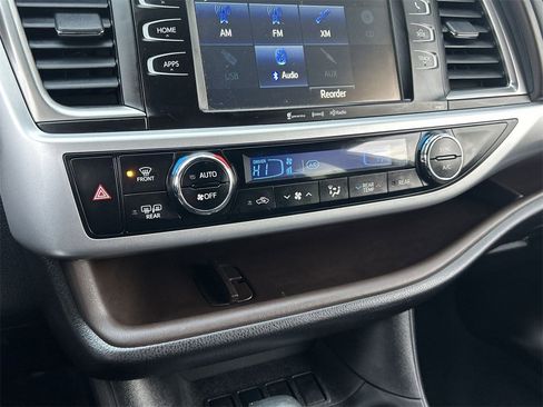Used 2019 Toyota Highlander FWD V6 image 24