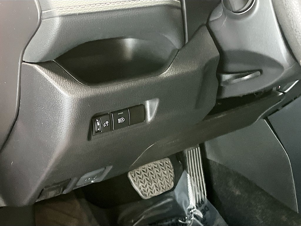 Used 2024 Toyota RAV4 LE AWD/4WD image 10