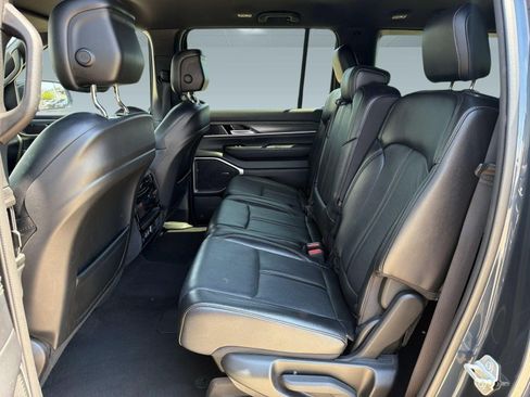 Used 2024 Jeep Wagoneer L Series II w/ Flexible Seating Group RWD image 23