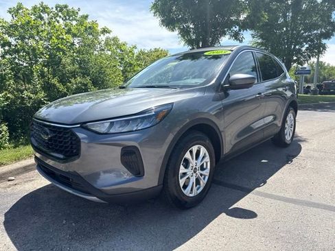 Used 2023 Ford Escape Active w/ Tech Pack #2 AWD/4WD image 4