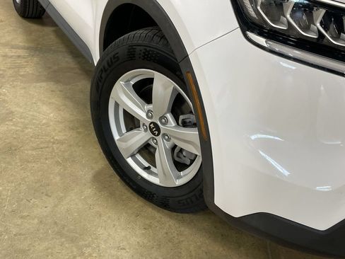 Used 2021 Kia Sorento LX FWD image 11