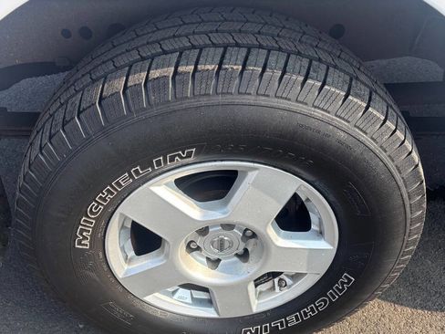 Used 2007 Nissan Frontier SE w/ SE Value Truck Pkg image 9