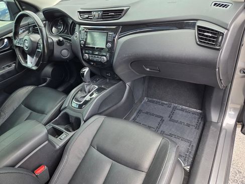Used 2021 Nissan Rogue Sport SL w/ Premium Package FWD image 19