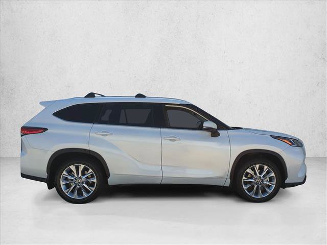 Used 2023 Toyota Highlander Limited AWD/4WD image 4