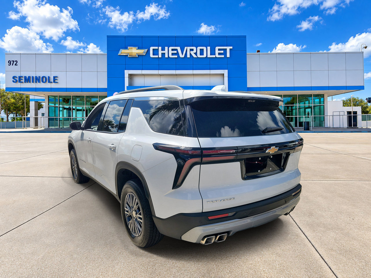 Certified 2026 Chevrolet Traverse LT w/ Driver Confidence Package FWD image 4