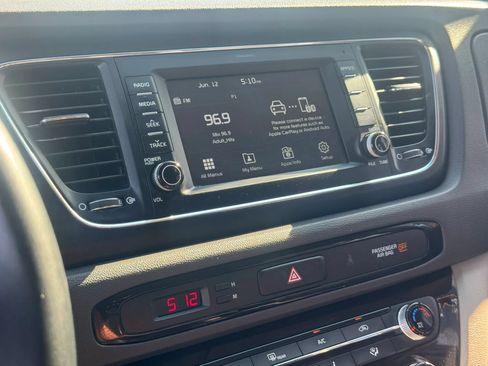Used 2017 Kia Sedona LX w/ LX Essentials Premium Package FWD image 19