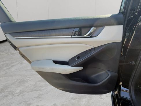 Used 2018 Honda Accord Touring image 28