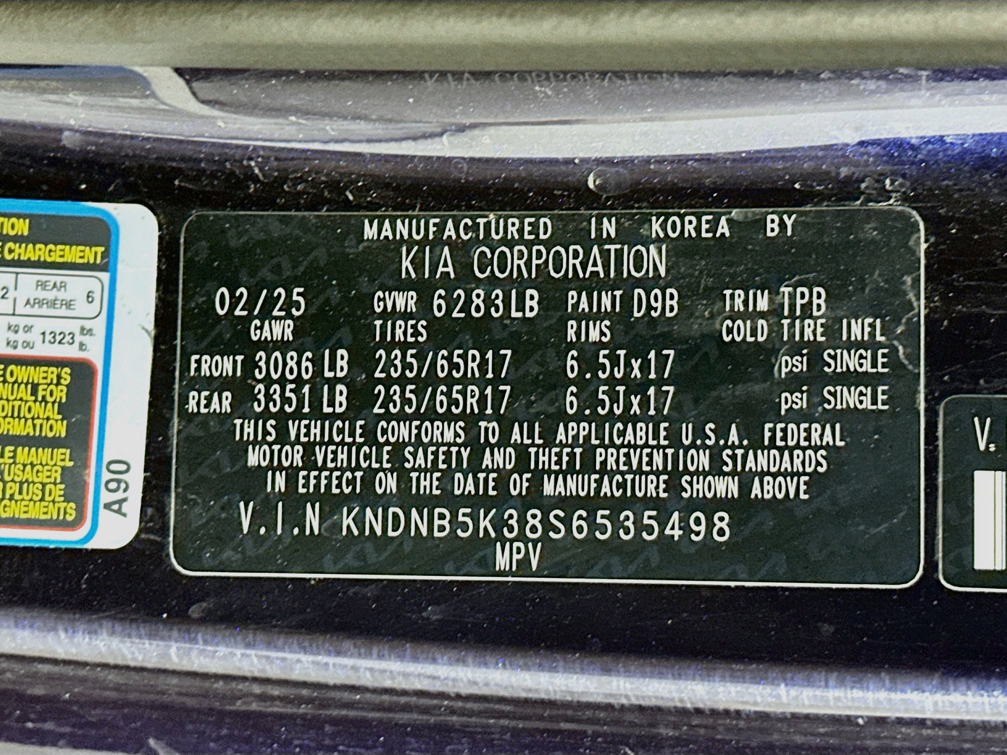 Used 2025 Kia Carnival FWD image 12
