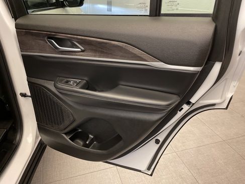 Certified 2025 Jeep Grand Cherokee Limited image 29