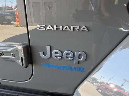 Used 2021 Jeep Wrangler Unlimited Sahara w/ Cold Weather Group AWD/4WD image 23