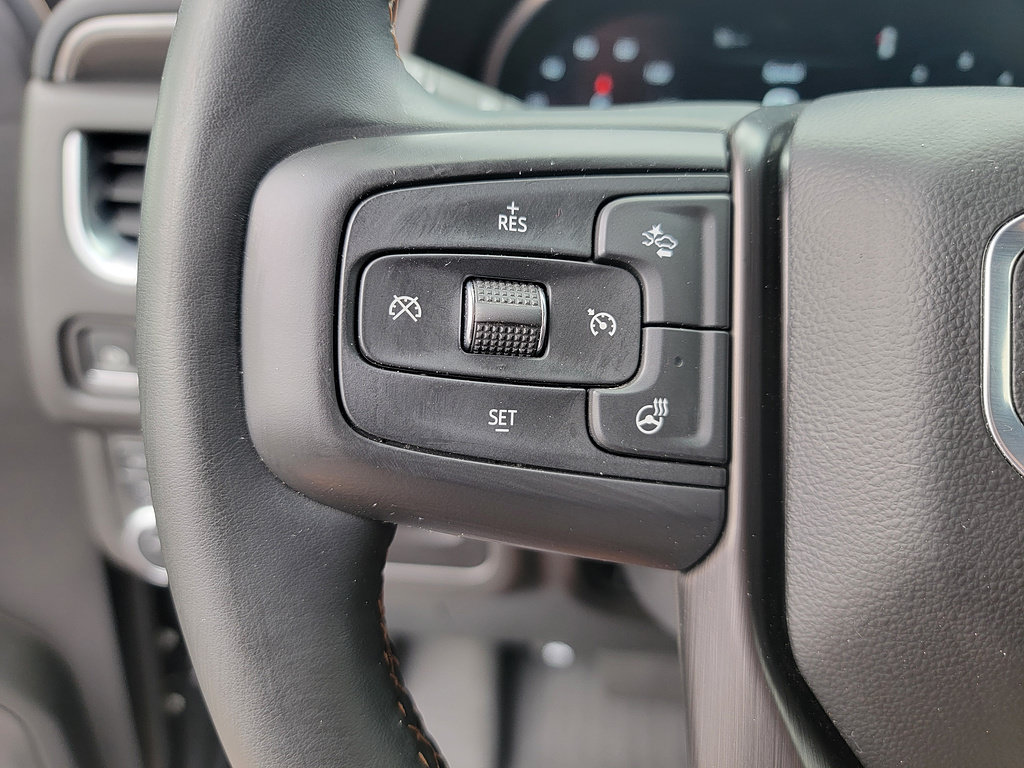 Used 2024 GMC Yukon XL AT4 AWD/4WD image 19