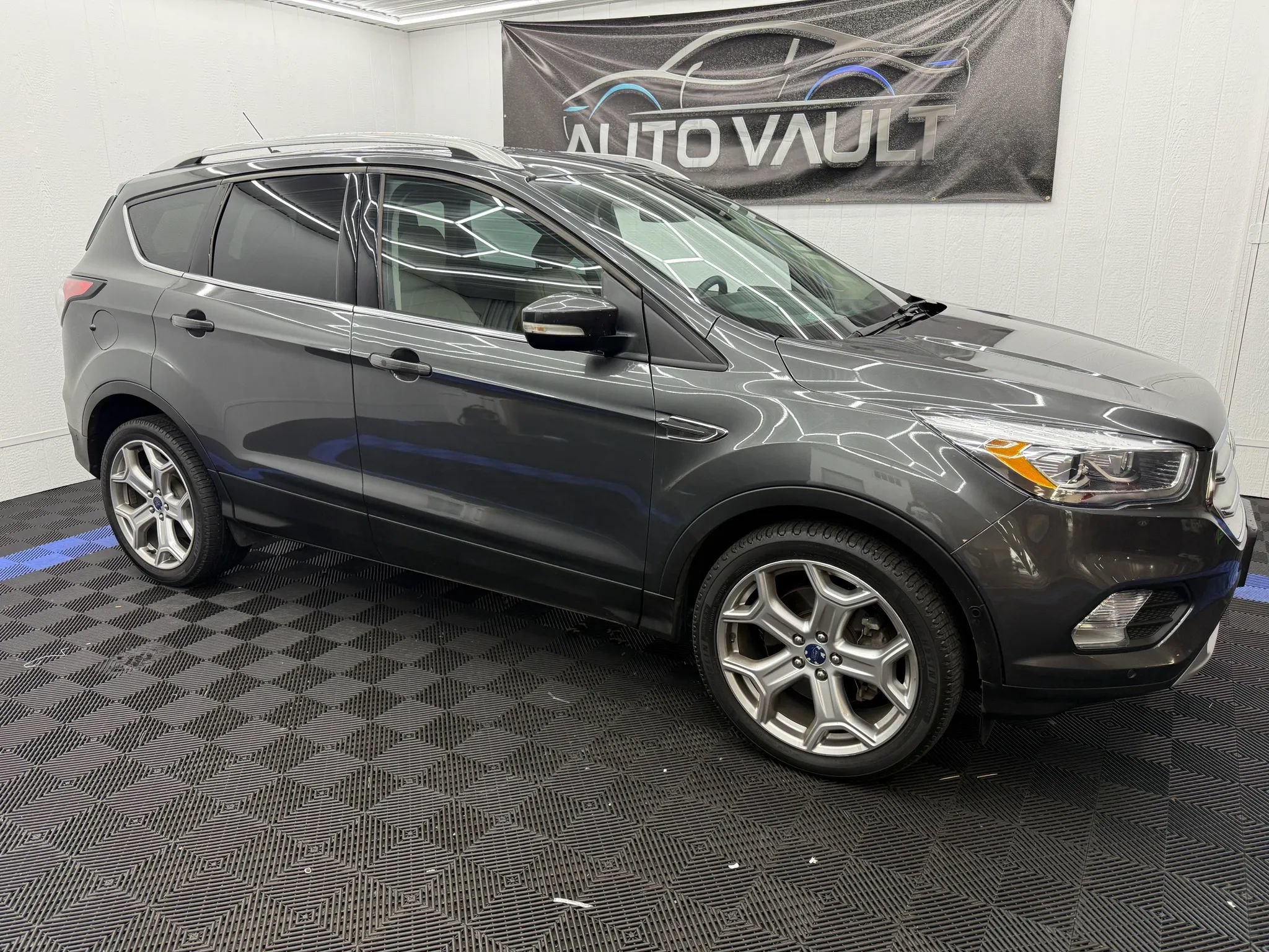 Used 2018 Ford Escape Titanium FWD image 2