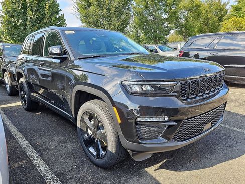 New 2025 Jeep Grand Cherokee Limited w/ Black Appearance Package image 3