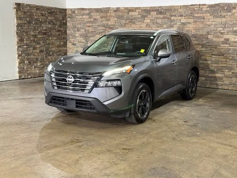 Certified 2025 Nissan Rogue SV w/ SV Premium Package AWD/4WD image 3