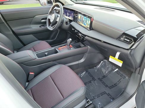 New 2026 Nissan Kicks SR FWD image 11