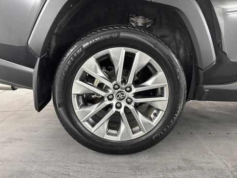 Used 2022 Toyota RAV4 XLE Premium FWD image 8