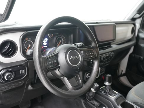 Used 2024 Jeep Wrangler Unlimited Sport AWD/4WD image 12