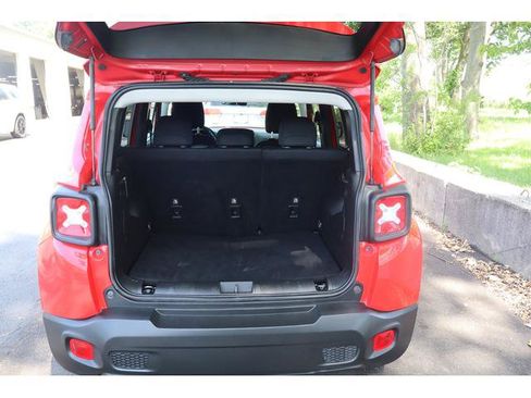 Used 2021 Jeep Renegade Latitude AWD/4WD image 12