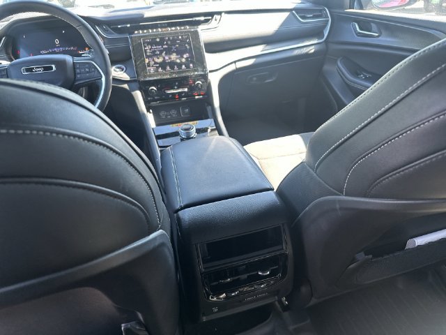 Used 2024 Jeep Grand Cherokee Altitude AWD/4WD image 30