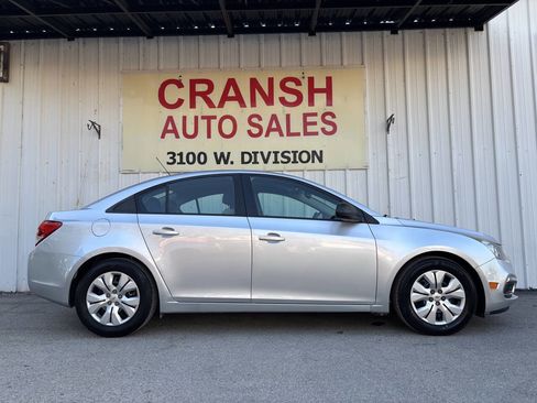 Used 2015 Chevrolet Cruze LS image 2