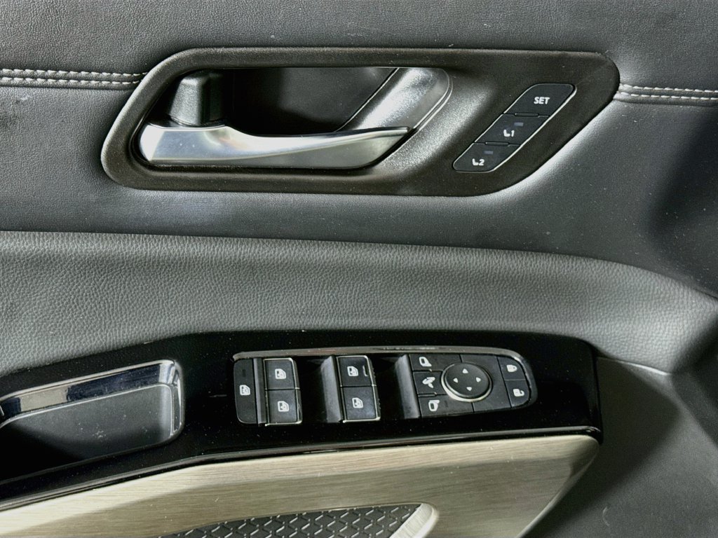 Certified 2024 Nissan Pathfinder Platinum AWD/4WD image 26