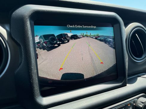 Used 2023 Jeep Wrangler Unlimited AWD/4WD image 24